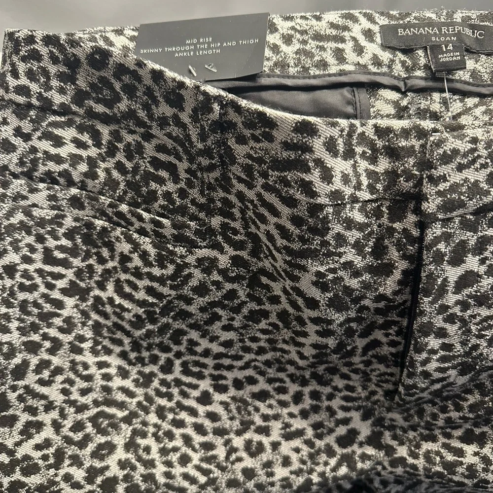 NWT Banana Republic size 14 Mid-rise Sloan Leopard pants. Black and white - Picture 4 of 6